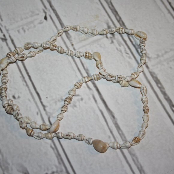 Beautiful long cream natural shell necklace 34" - Picture 2 of 5